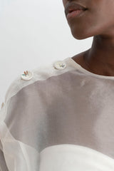 Detalle botones de la Blusa con Mangas Abullonadas Blanco
