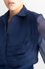 Blusa de organza azul con volantes