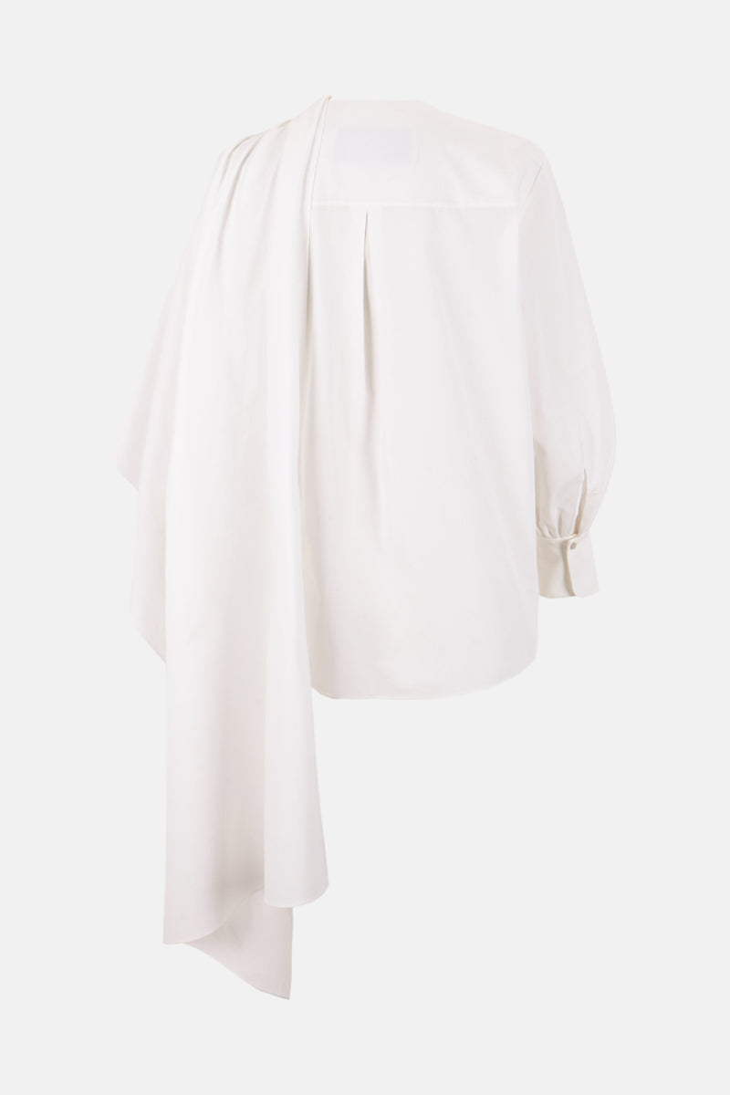 Blusa blanca con pañuelo