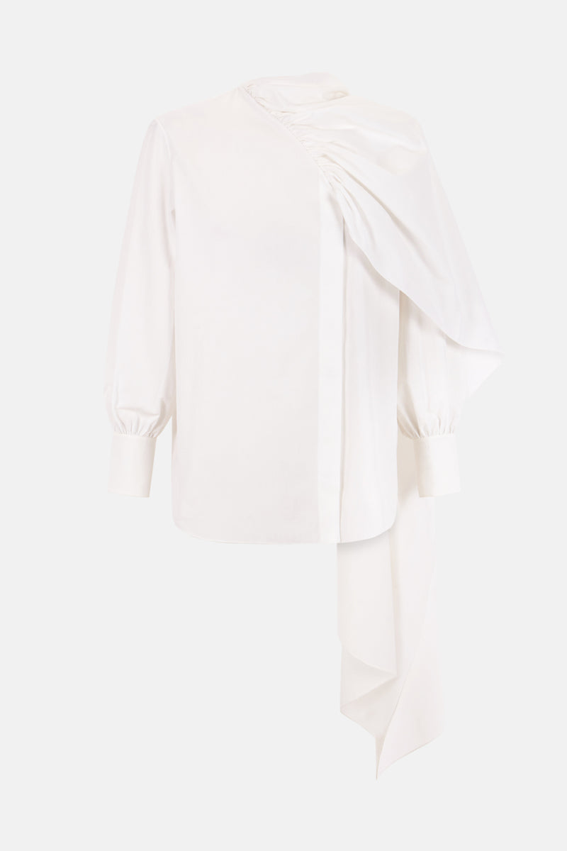 Blusa blanca con pañuelo