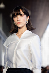 Camisa blanca con cuello