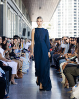 Vestido largo azul noche asimétrico