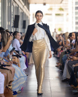 Falda larga dorada drapeada