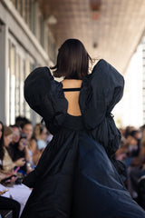 Vestido negro en tafetán de seda