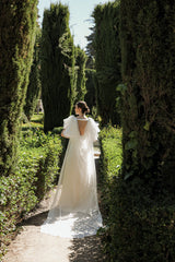 Vestido de escote en V con capa de muselina de seda