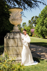 Vestido corsé con mangas de organza desmontables