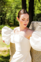 Vestido corsé con mangas de organza desmontables