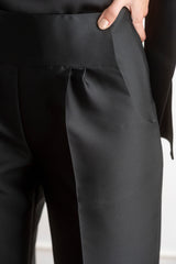 Pantalón de traje negro detalle