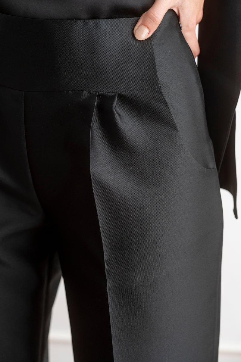 Pantalón de traje negro detalle