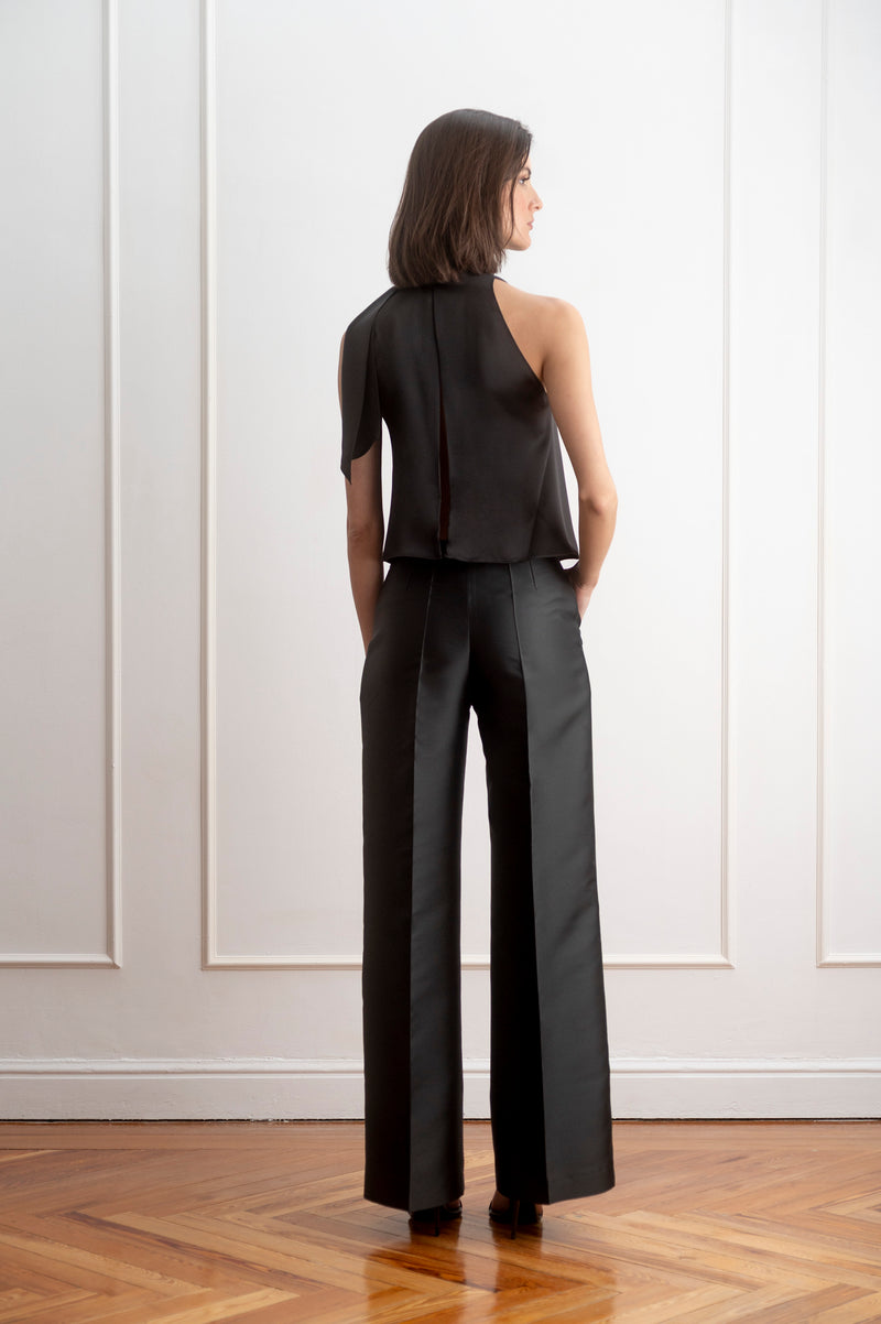 Pantalón de traje negro espalda