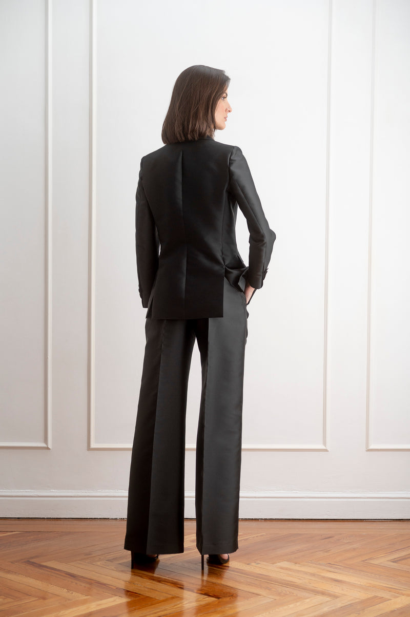 Pantalón de traje negro espalda