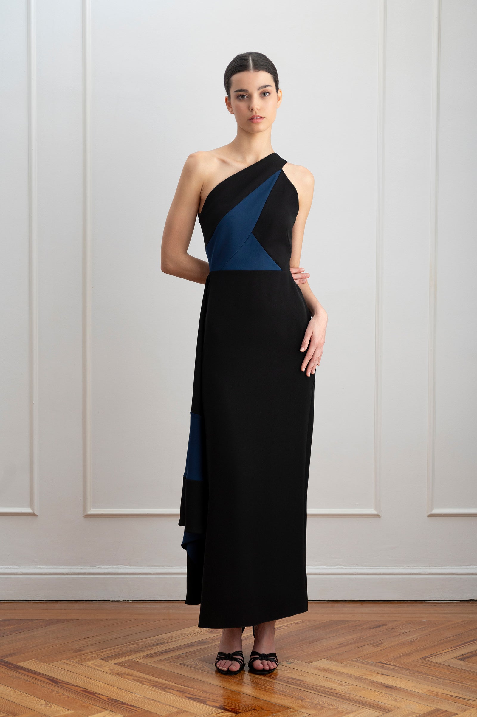 Blue and black dress – Beatriz de la Cámara