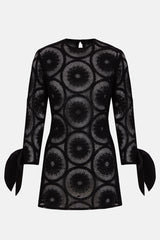 Vestido corto crochet negro silueta