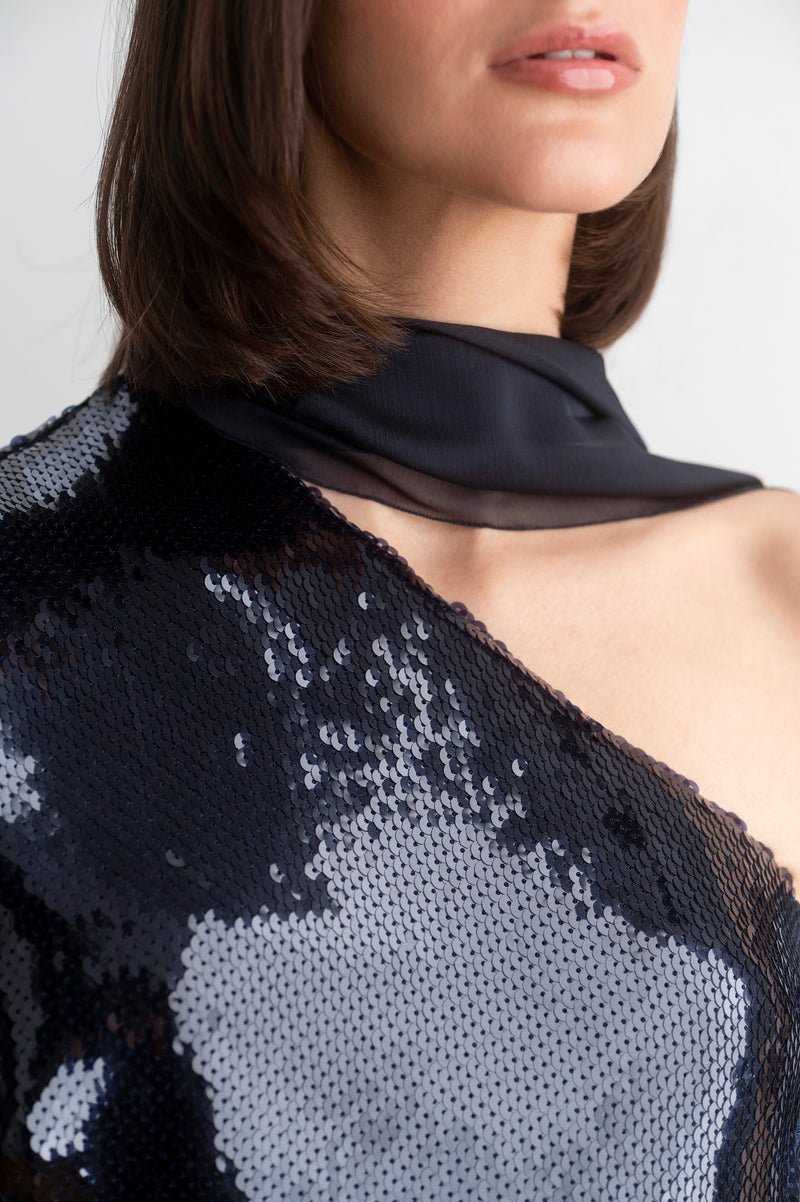 Vestido asimétrico lentejuelas azul detalle