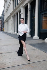 Falda larga negra asimétrica con abertura lateral