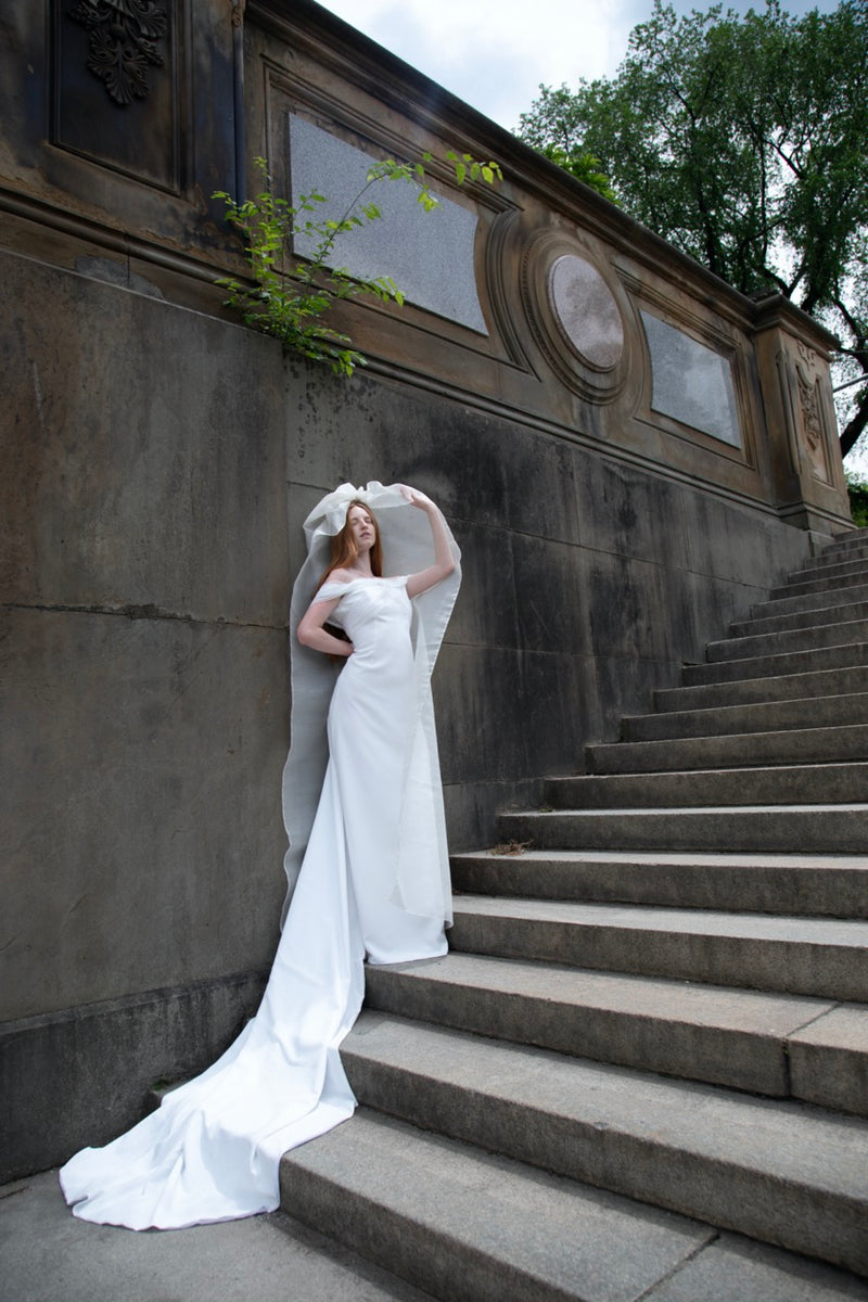 Dress in silk crêpe with crossed plumetis tulle straps and an open back