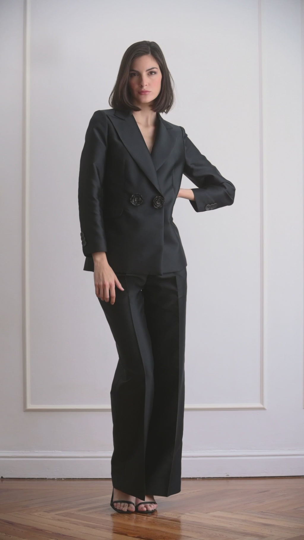 Chaqueta traje cruzada negra video