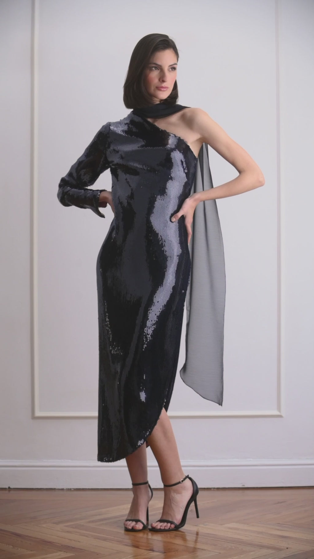 Vestido asimétrico lentejuelas azul video