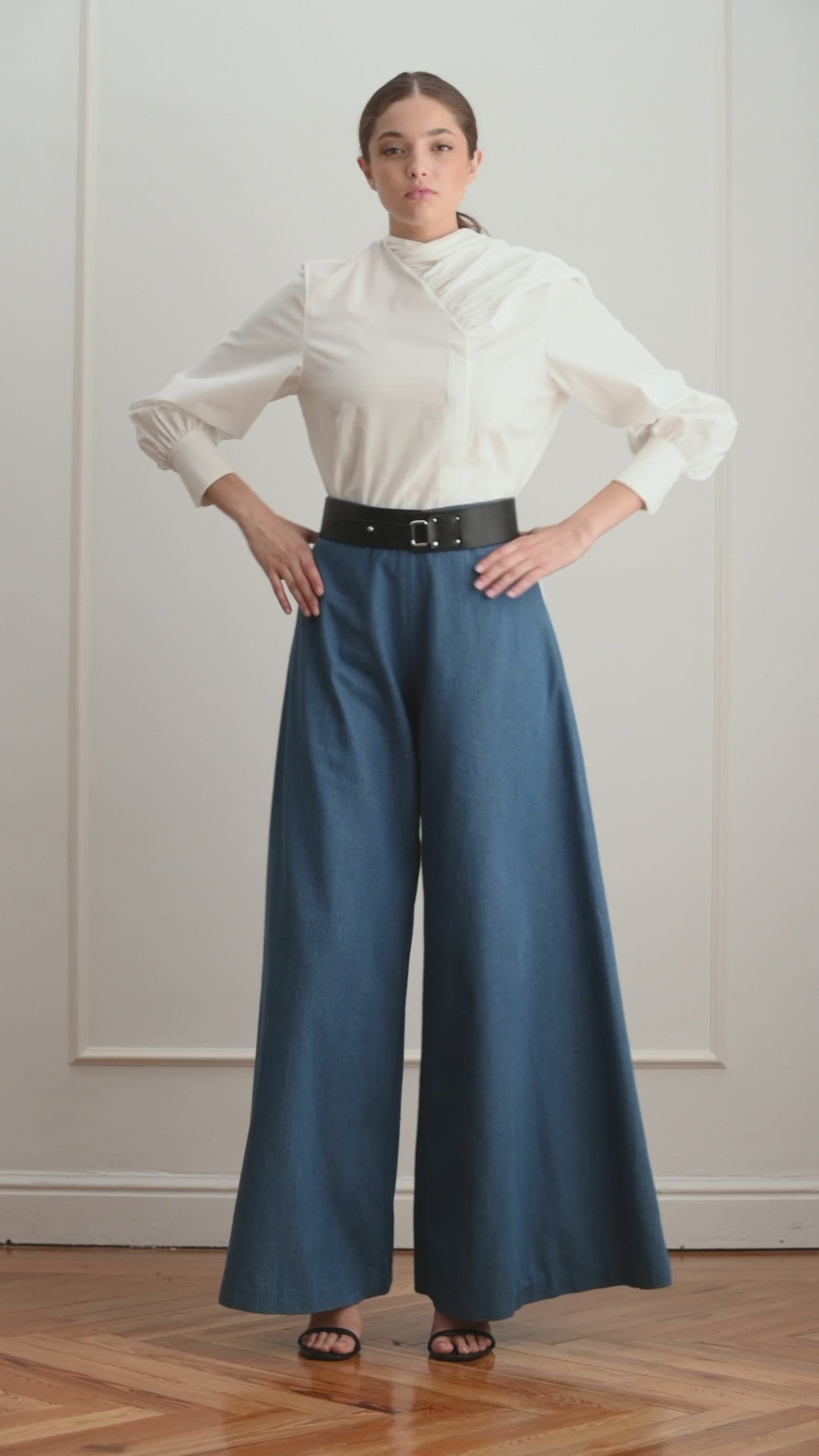 Blusa blanca con pañuelo