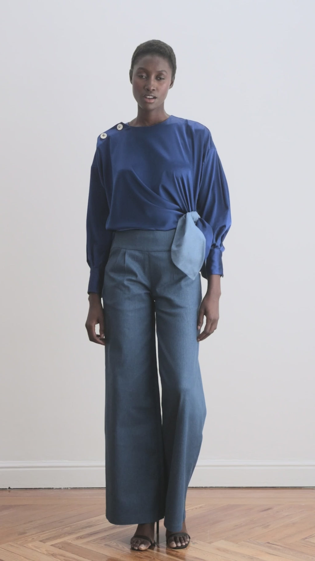 Video del pantalón recto talle alto denim