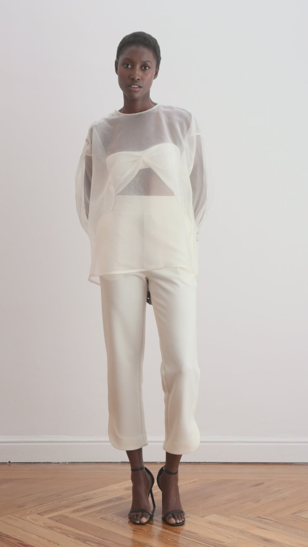Video de la blusa con mangas abullonadas blanco