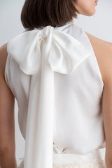 Blusa de cuello halter con lazo en espalda detalle