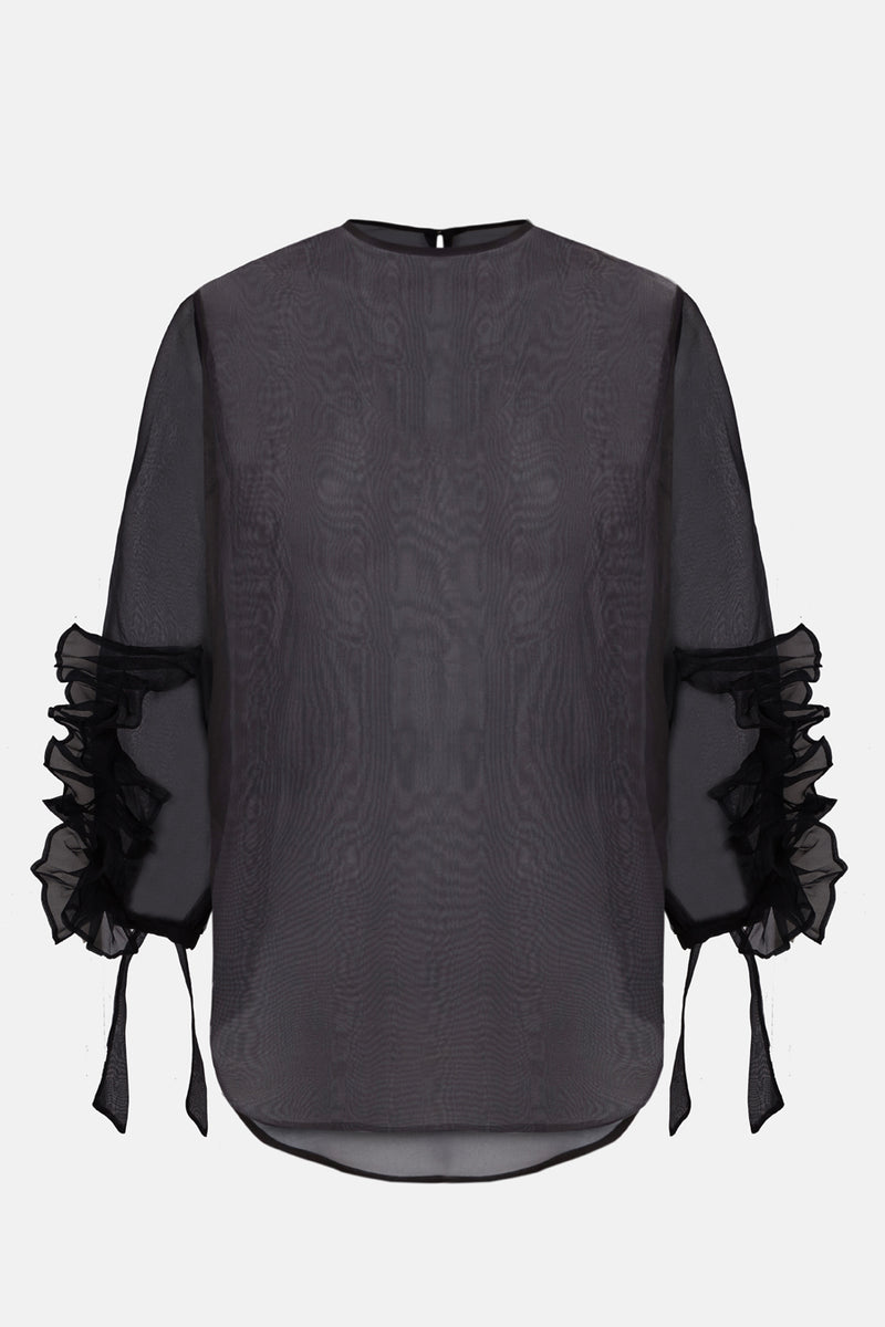 Silueta de la blusa de manga abullonada con plisados negro