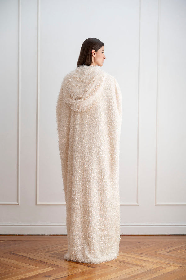 Capa larga con capucha novia espalda