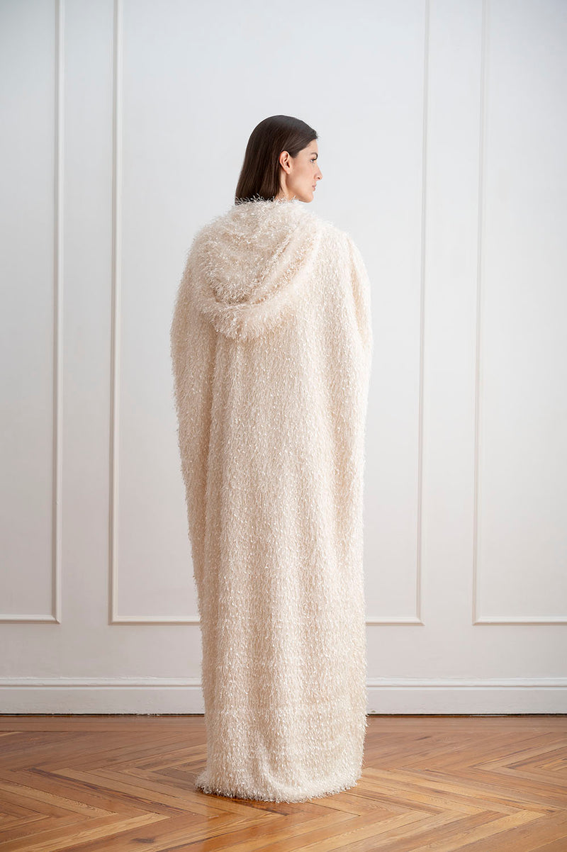 Capa larga con capucha novia espalda