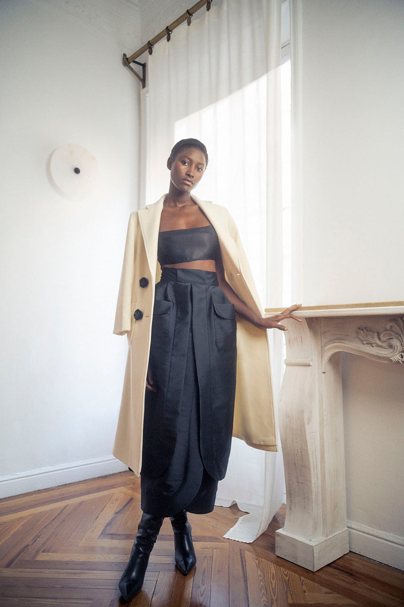 Lookbook del abrigo cruzado color crudo
