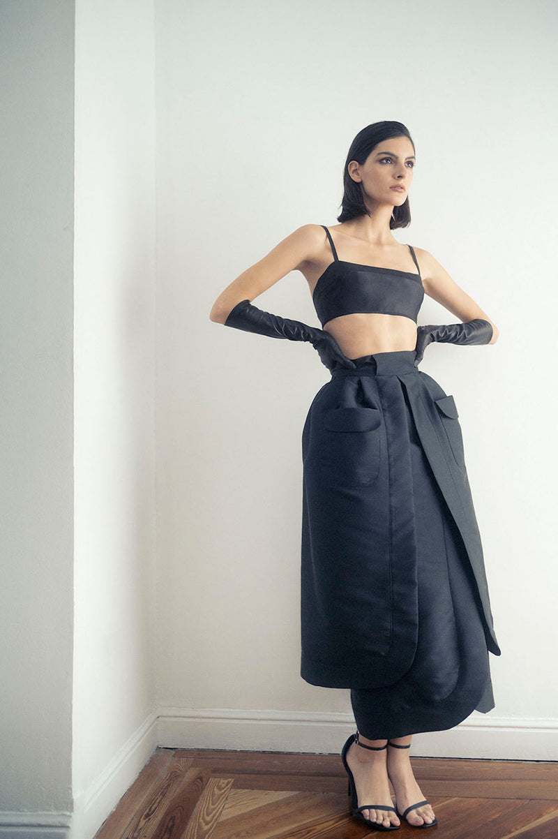 Lookbook de la falda doble capa negra