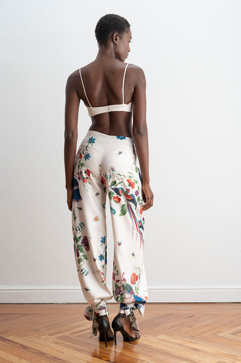Espalda del pantalón recto talle alto estampado