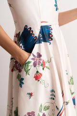 Detalle bolsillo del vestido midi con vuelo estampado