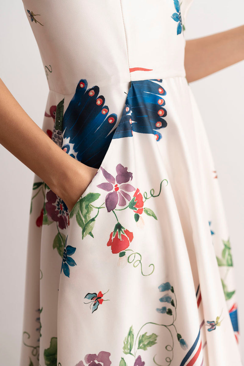 Detalle bolsillo del vestido midi con vuelo estampado