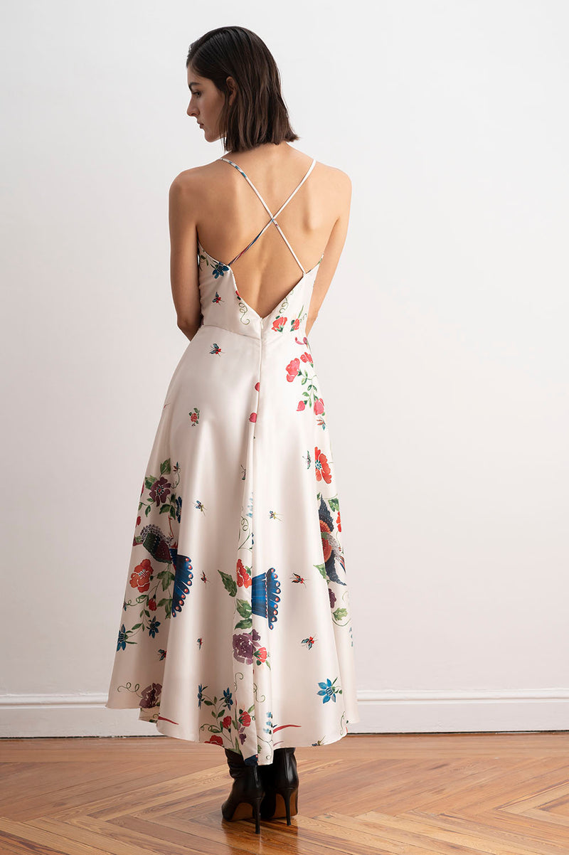 Espalda del vestido midi con vuelo estampado