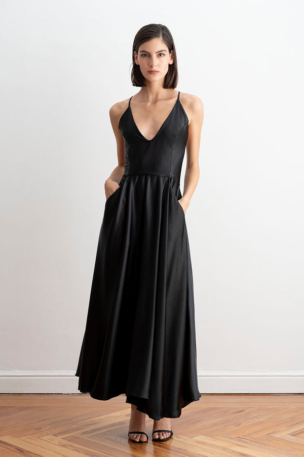 Vestido midi con vuelo color negro