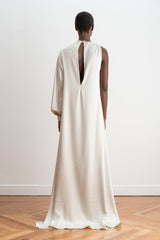 Espalda del vestido de noche asimétrico color blanco roto
