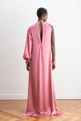 Espalda del vestido de noche asimétrico color rosa